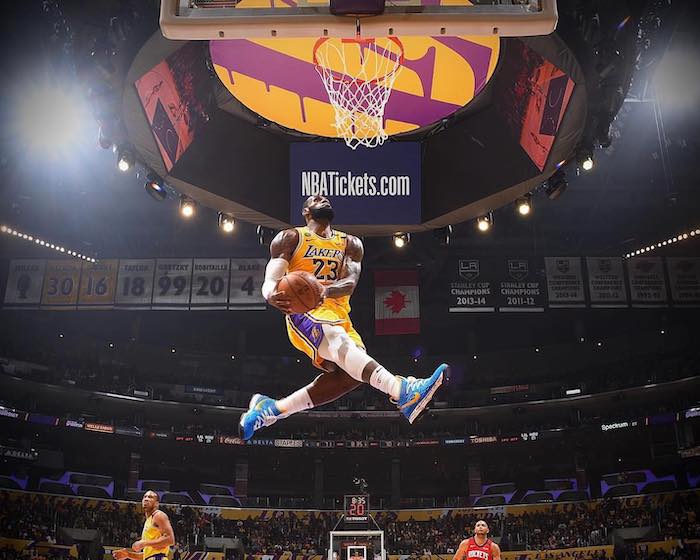 kobe bryant dunking on lebron