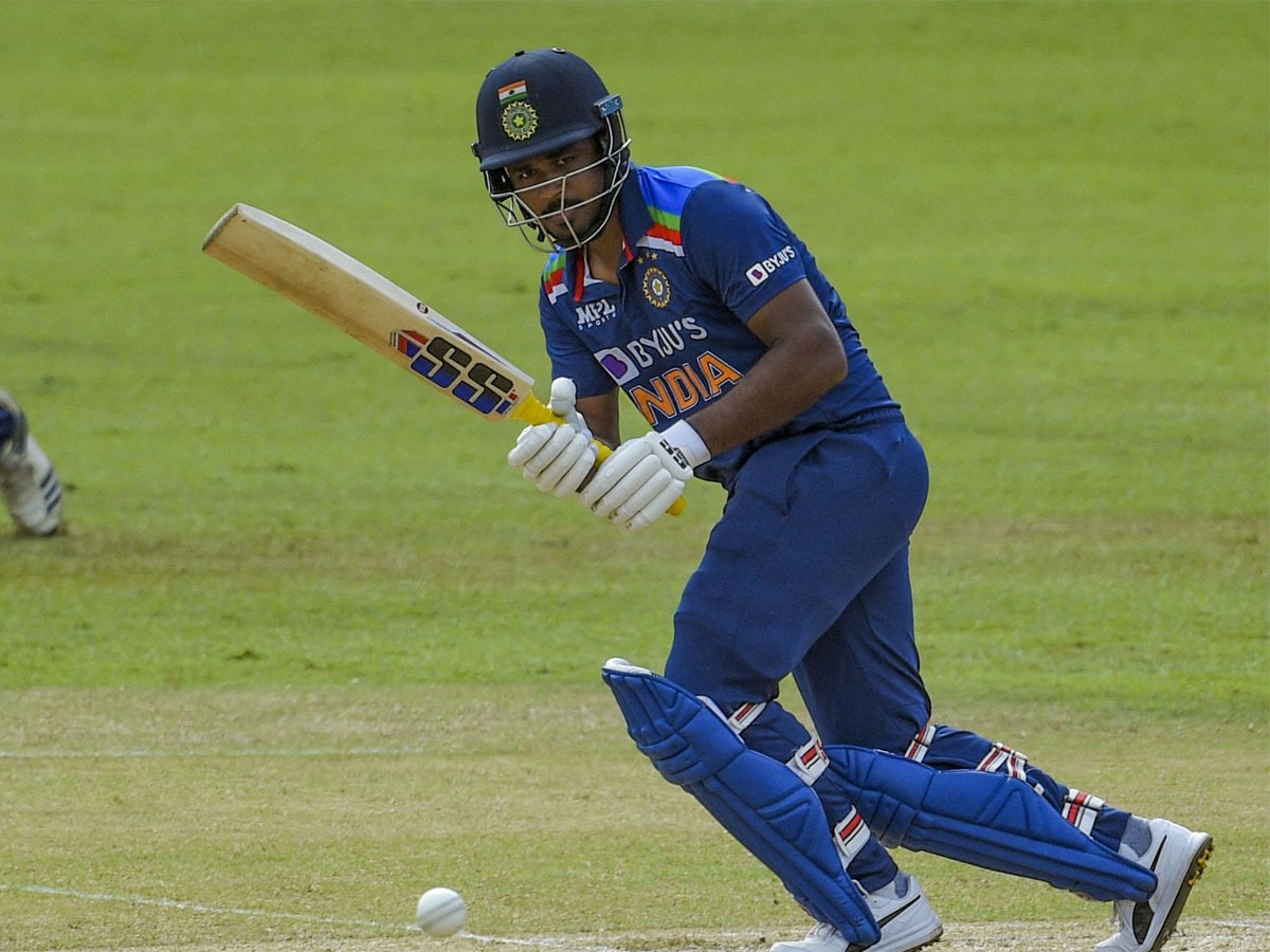 IND vs SL 3rd ODI Live: Sanju Samson fails to convert his start again, misses out on 50 on ODI debut - India tour of Sri Lanka