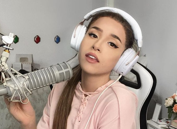 Pokimane the 7th most watched female Twitch streamer, Get List