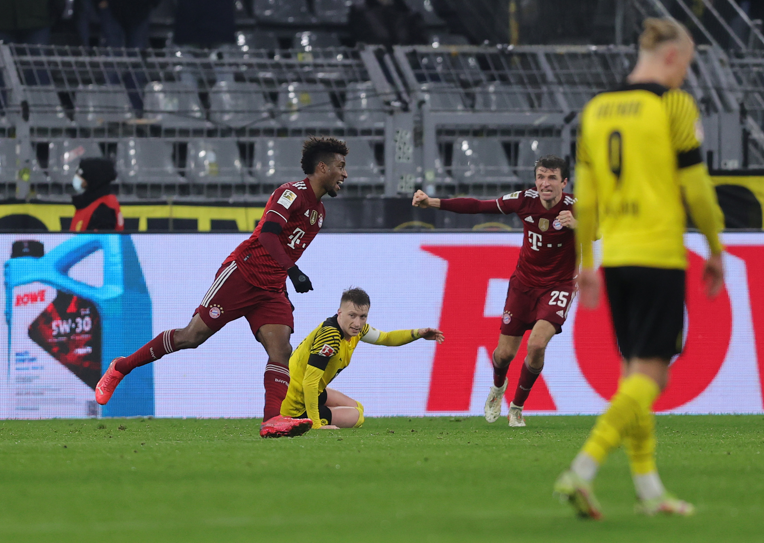 Dortmund vs Bayern Munich: Lewandowski brace helps Bayern Munich extend lead at the top; Bayern beat Dortmund 3-2 in a five goal thriller match