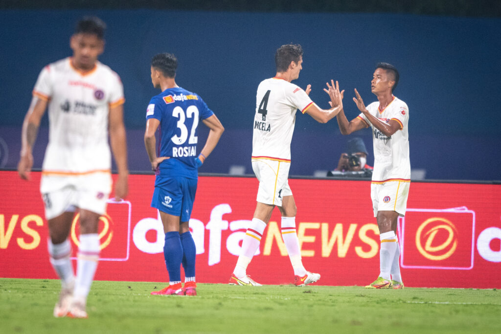 BFC vs SCEB LIVE: HT - Bengaluru FC 0-1 SC East Bengal; Thongkhosiem Haokip scores against his old club to give SCEB the lead - Follow Live updates