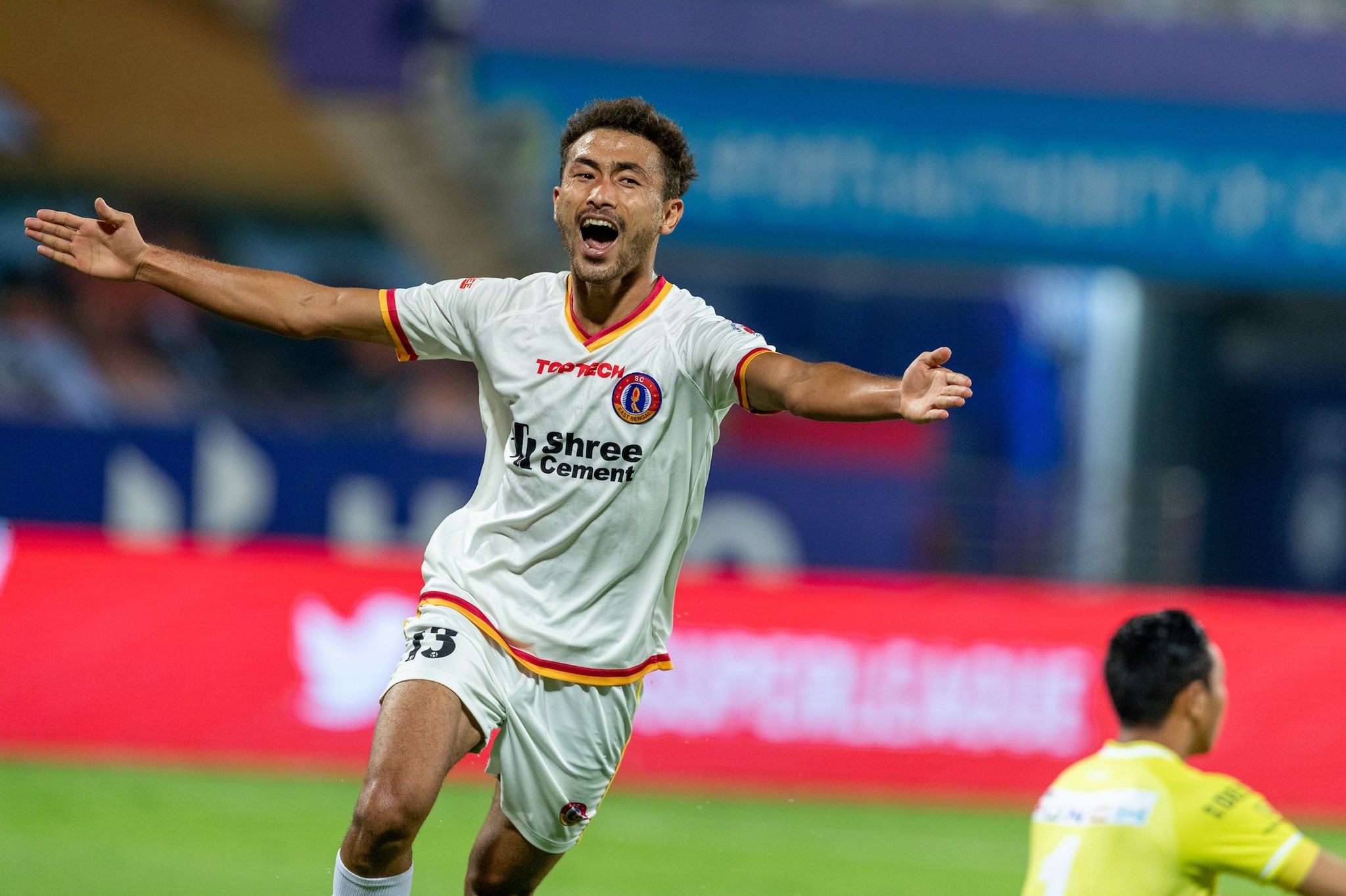 ISL Season 8 - FC Goa vs SC East Bengal: FCG 1-2 SCEB; Naorem Singh scores a brace while Noguera pulls one back for Goa to reduce the deficit at halftime