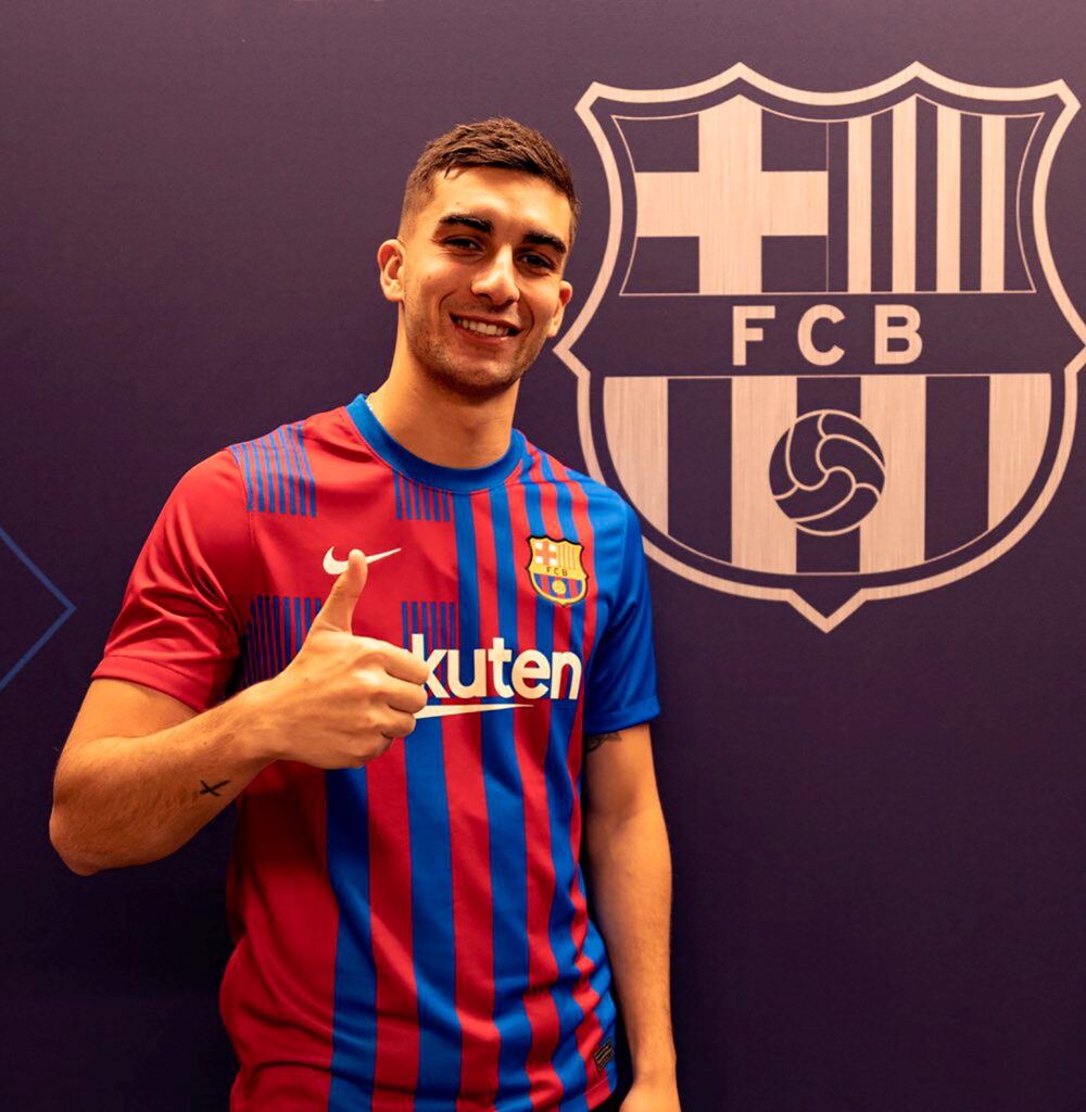 Barcelona New Signing: Ferran Torres has been officially revealed to the Barca fans at Camp Nou; Check pics from the Presentation