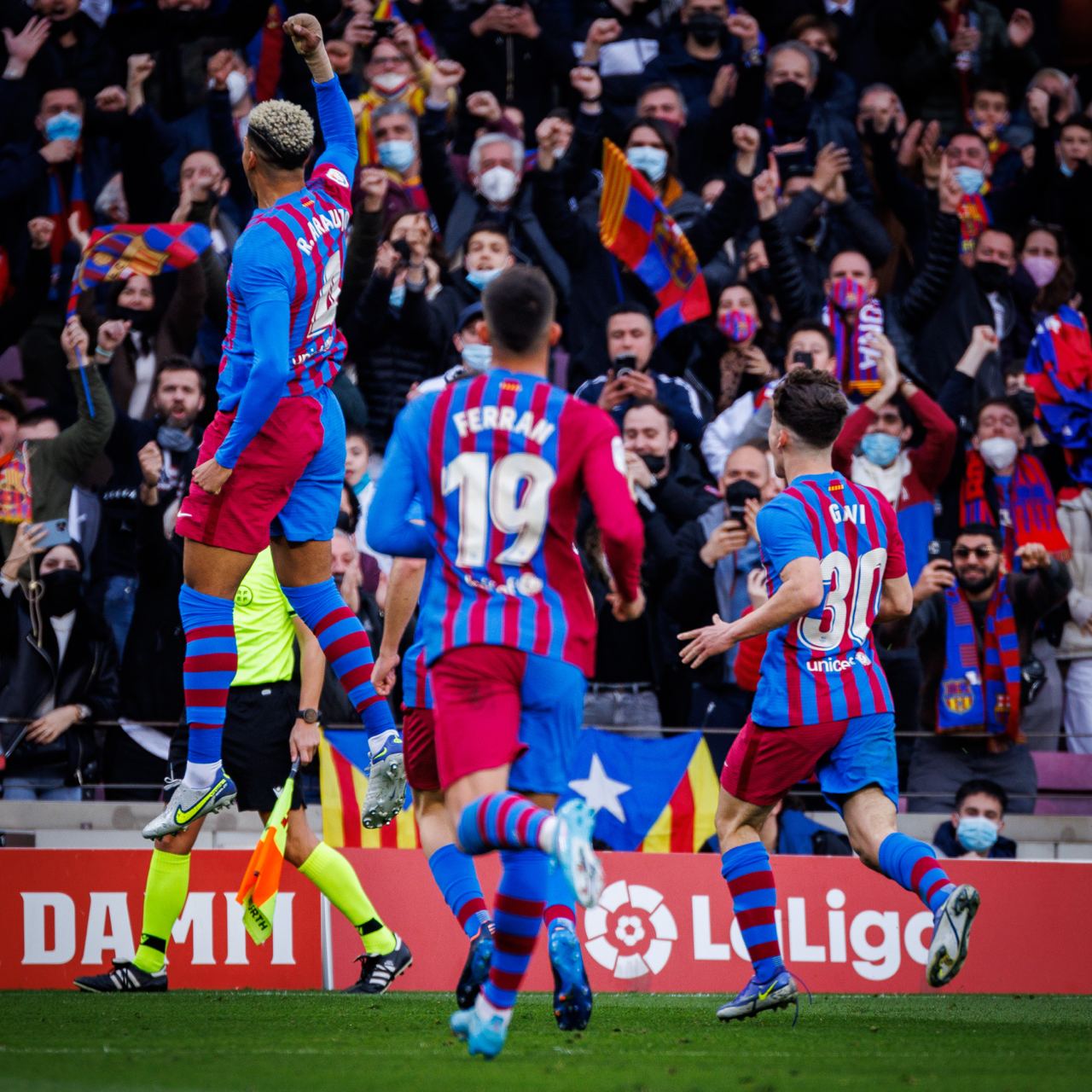 Barcelona beat Atletico Madrid LIVE: 10-man Barcelona comeback to beat Atletico Madrid in six-goal thriller; Adama Traore and Aubameyang made their debuts