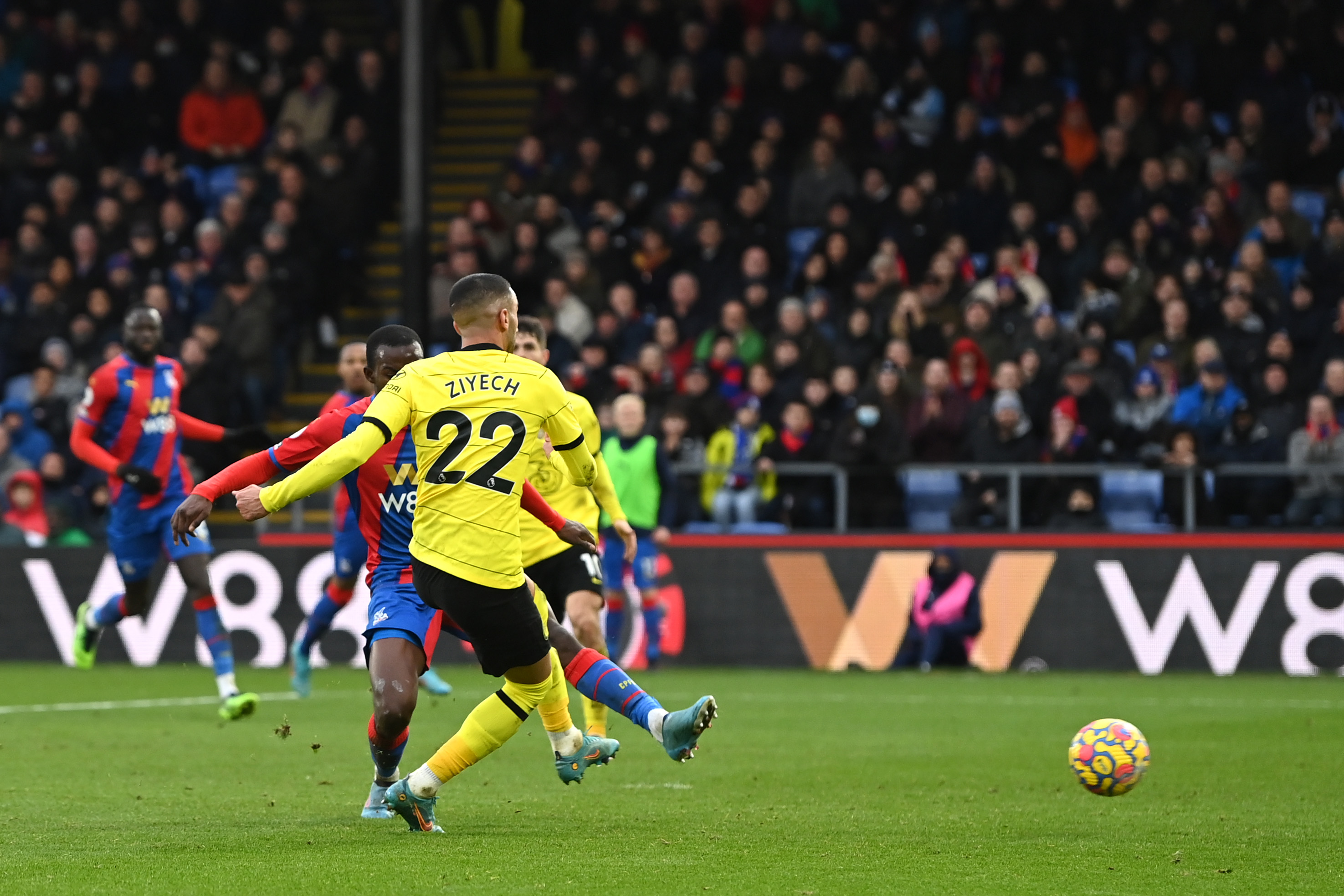 Crystal Palace 0-1 Chelsea: Hakim Ziyech scores a late goal at Selhurst Park to defeat Crystal Palace; The Blues hold their third spot firmly