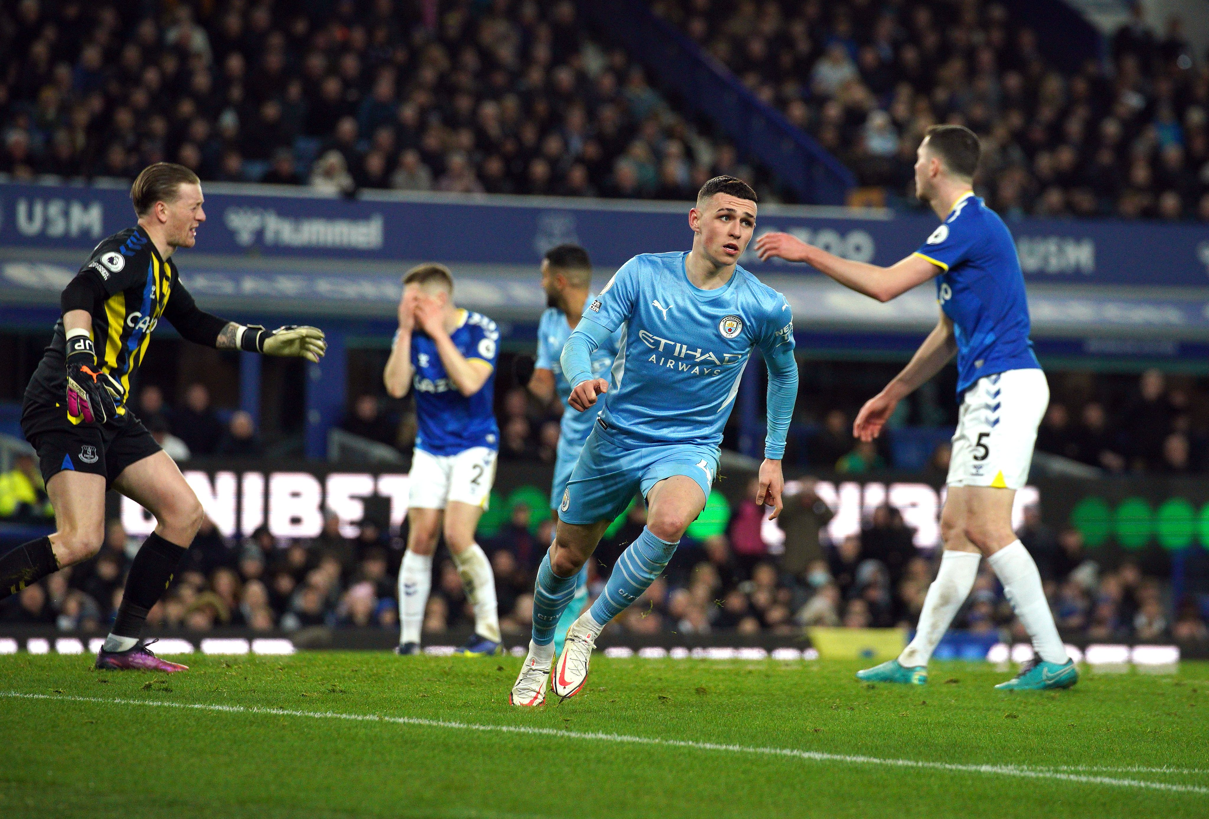 Everton 0-1 Manchester City Highlights: Manchester City beat Everton to extend their lead at the top to six points; VAR inconsistency continues as Everton were denied a clear penalty