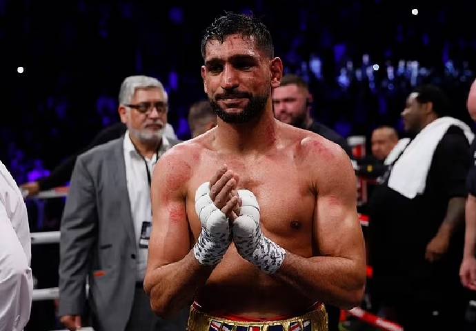 Amir Khan Badly Bruised: Two time World title holder Amir Khan 'BADLY BEATEN & BRUISED' says 'want to retire' after thrashing by Kell BROOK
