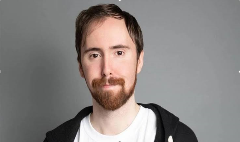 Asmongold showered Gabe Newell with encouraging words after NFTs were banned from Steam games 