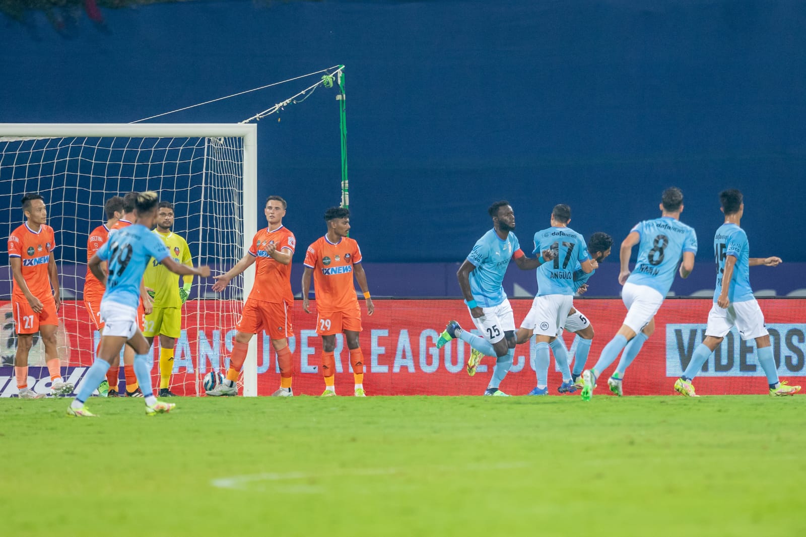 MCFC 2-0 FCG: Goals from Mehtab and Mauricio helps Mumbai City do the double over FC Goa, keeps them in contention for the playoffs