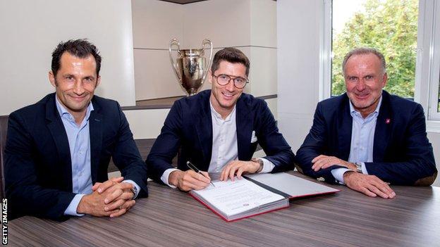 Lewandowski Contract Renewal: Robert Lewandowski's Bayern Munich contract doubts take focus off Champions League
