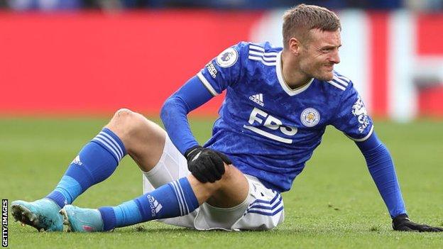 Premier League: Leicester City's top scorer Jamie Vardy ruled out due to knee injury ahead of an all important game against Arsenal