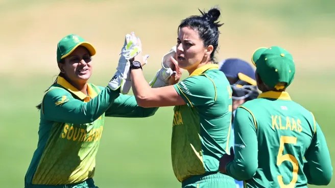 SA-W Vs ENG-W LIVE Score: South Africa DERAILS England, defending champions lose 3 wickets for just 42 runs: Follow ICC Women WC Live Updates