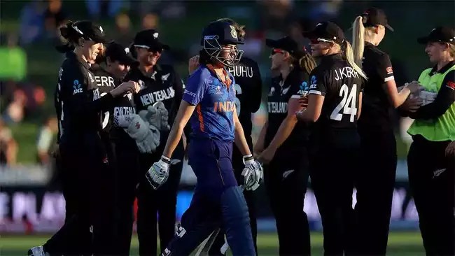IND-W vs NZ-W LIVE: New Zealand thrash Indian Women team by 62 Runs, India batters again gives FLOP SHOW against the White Ferns