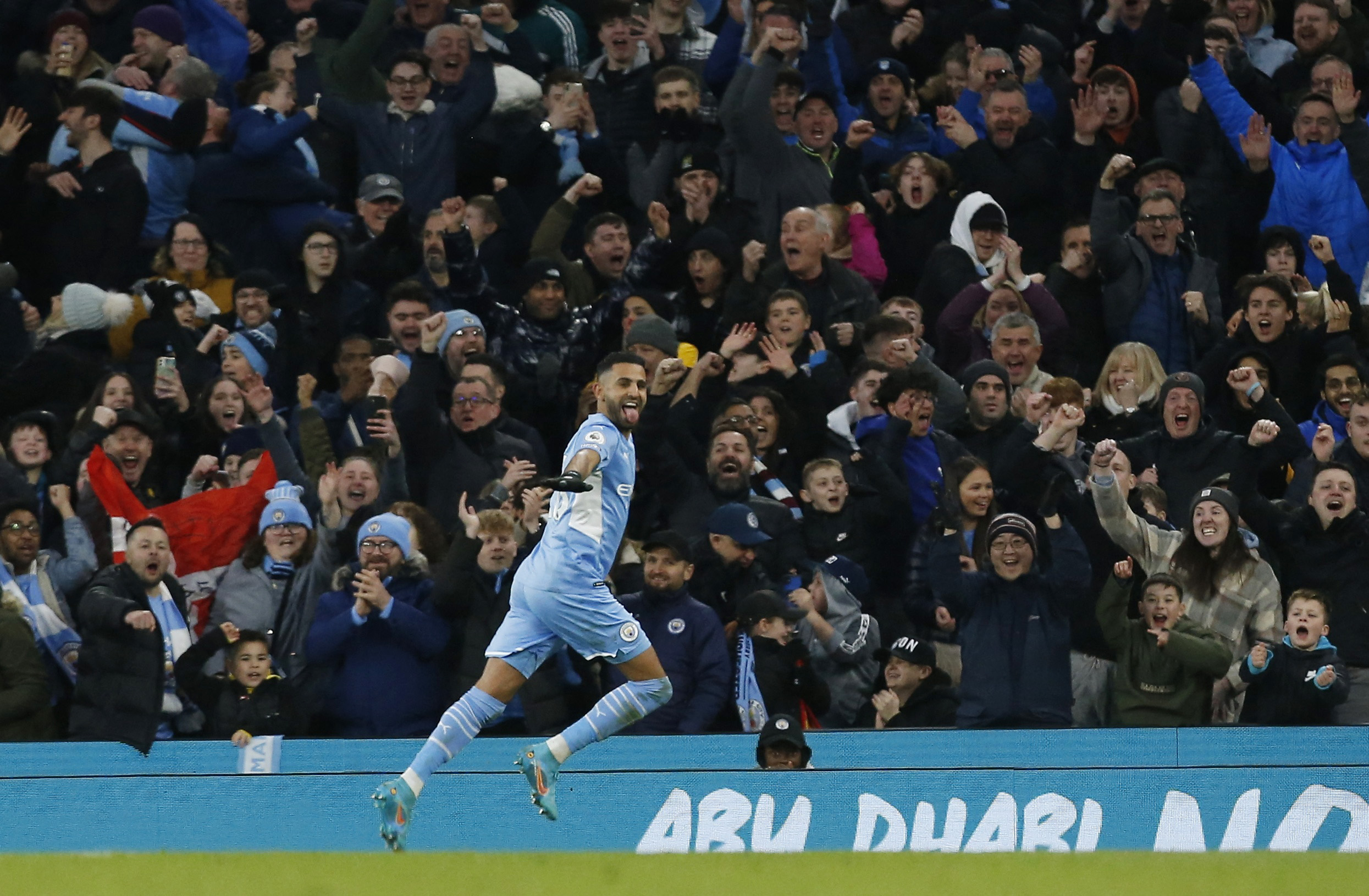 Manchester City 4-1 Manchester United: Man United's fightback washed away by dominant Man City who extend their lead to six points as 'Manchester is Blue'