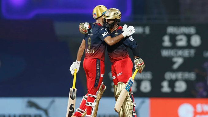 IPL 2022: Dinesh Karthik close to being as ice cool as MS Dhoni, says RCB skipper Faf du Plessis