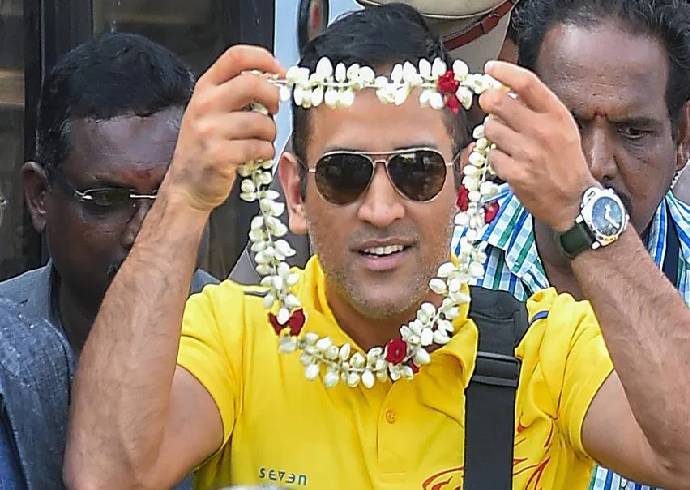 IPL 2022: Watch MS Dhoni and CSK receive rousing reception in Surat, begin training