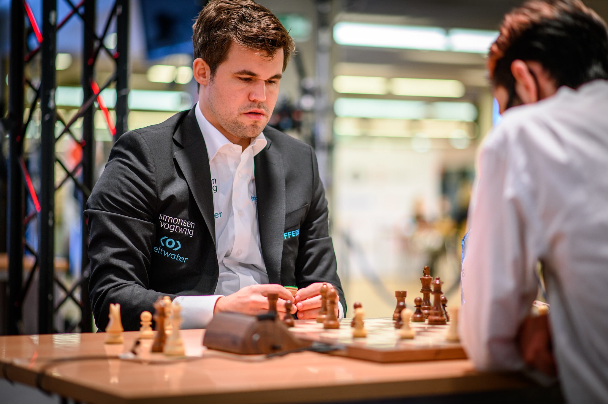 Chess-Carlsen will not defend world title next year