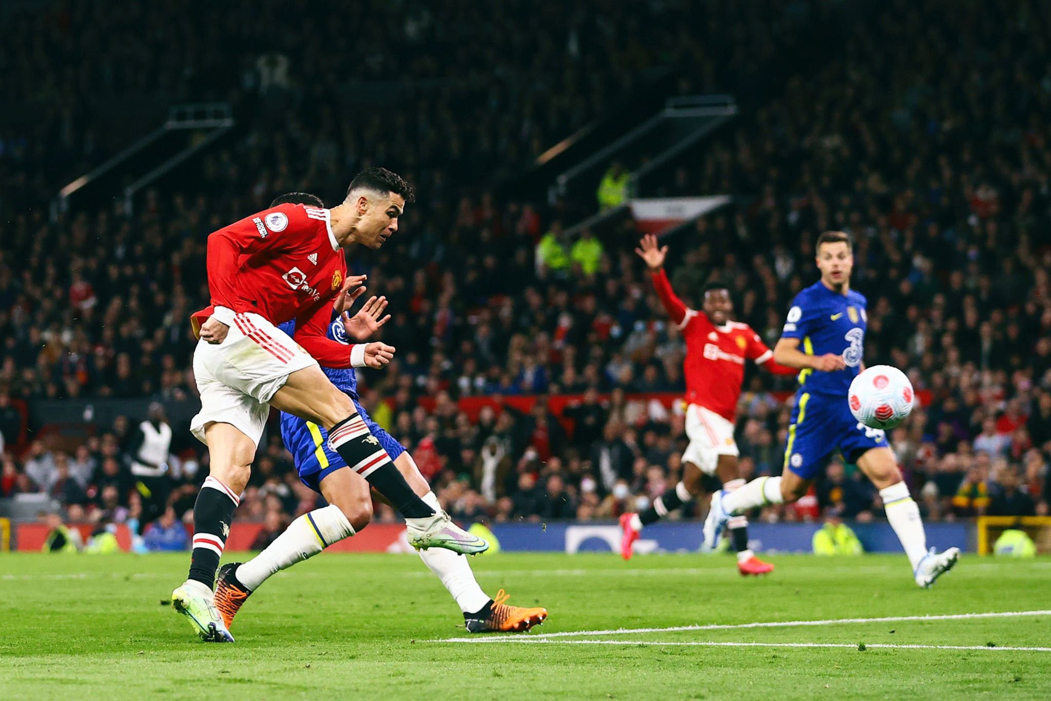 Premier League: Cristiano Ronaldo's brilliant equaliser saves Man United in a DISAPPOINTING 1-1 draw against Chelsea at Old Trafford, Watch Manchester United vs Chelsea HIGHLIGHTS