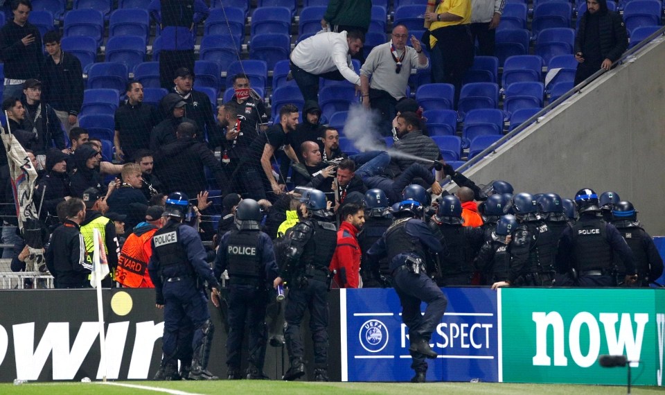 UEFA Europa League: Furious Lyon fans clash with Police and start FIRES after their 3-0 loss to West Ham United, Declan Rice hit with bottles - Watch Video