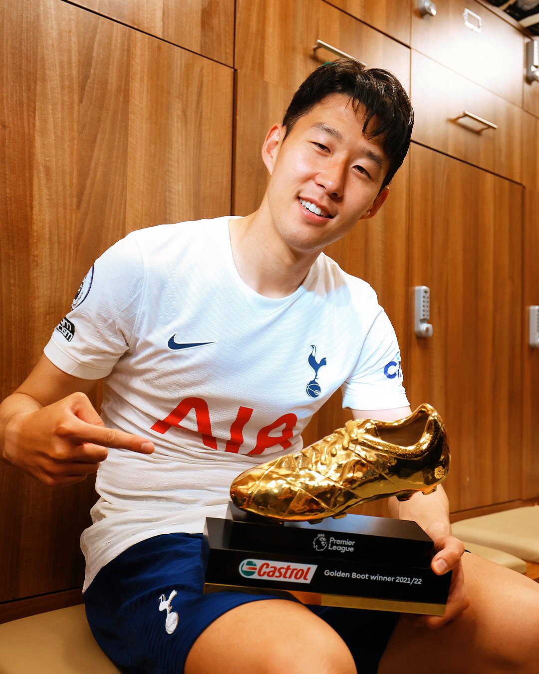 Son Heung-min dari Tottenham menjadi orang Asia pertama yang memenangkan Sepatu Emas Liga Premier, berbagi penghargaan dengan Mohamed Salah