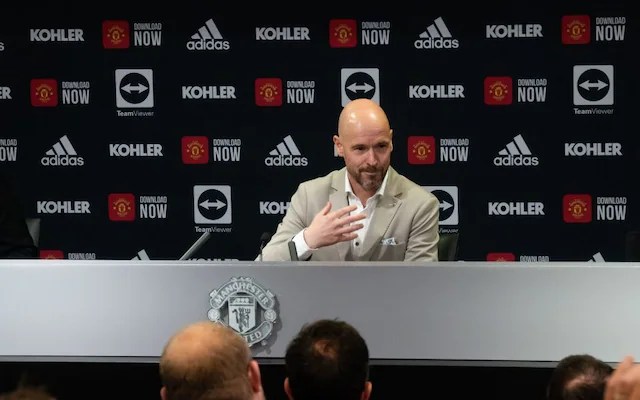 Le nouveau manager de Manchester United, Erik ten Hag, s’adresse aux médias