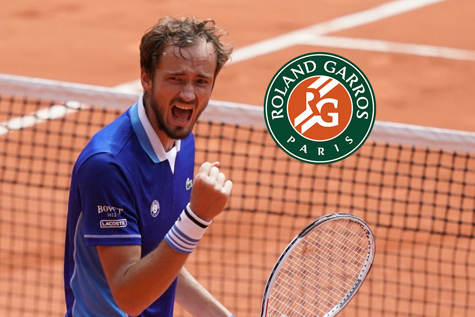 French Open 2022 LIVE: Medvedev eases into French Open third round