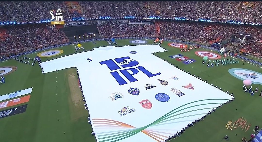 IPL 2022 Closing Ceremony: IPL sets HUGE WORLD RECORD with World's Biggest Jersey ahead of IPL 2022 Final - check pics