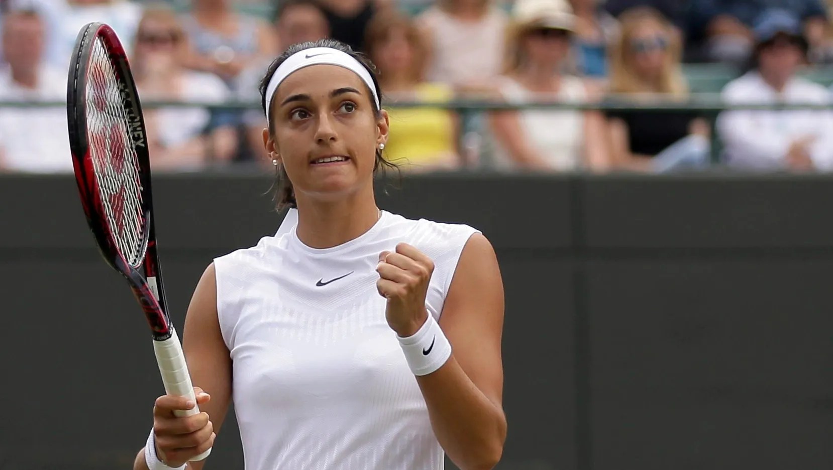 Wimbledon 2022 TRỰC TIẾP: Emma Raducanu bị loại ở vòng hai sau khi thua Caroline Garcia trong các set liên tiếp