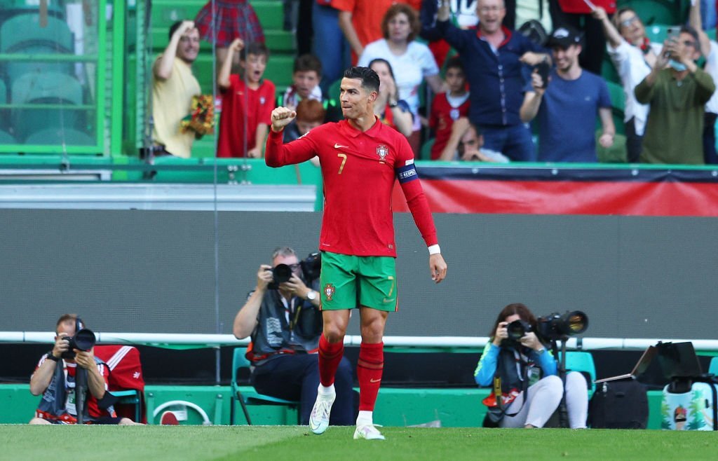 Cristiano Ronaldo wins, Spain draw 2-2
