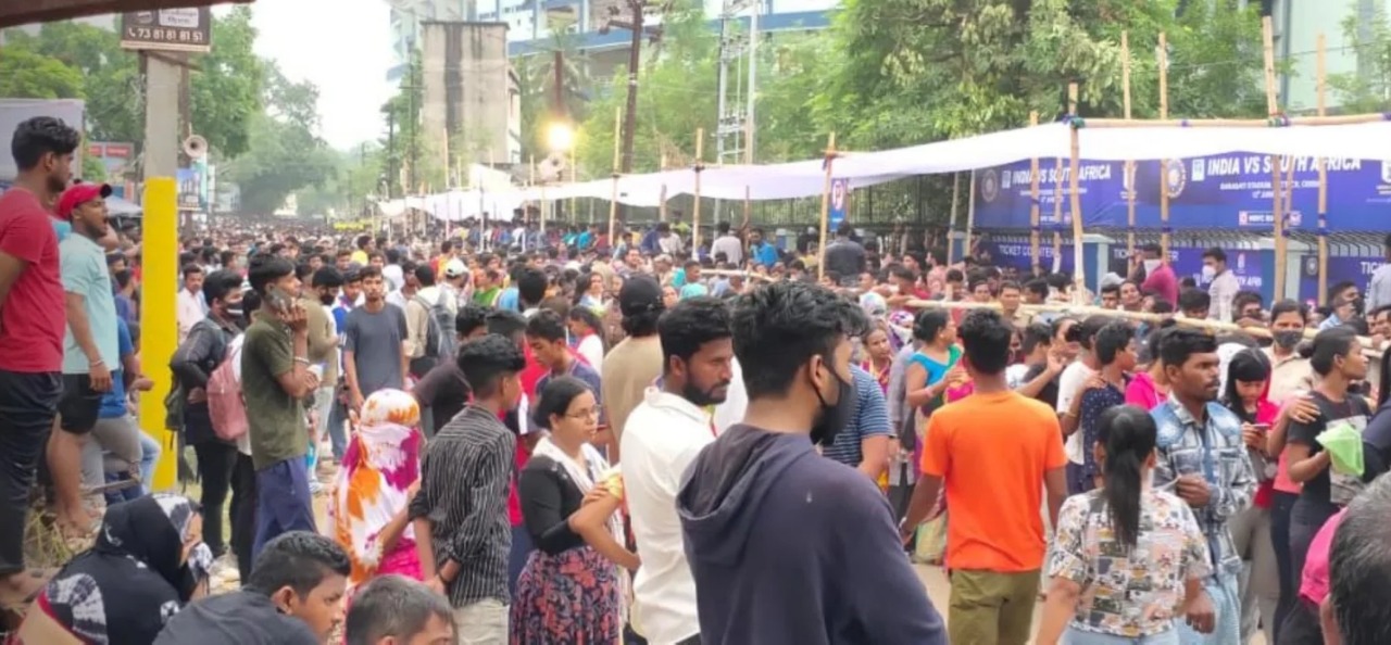 IND vs SA LIVE: Stampede like situation outside Barabati Stadium as chaos reigns during tickets sales for 2nd T20I - Watch video