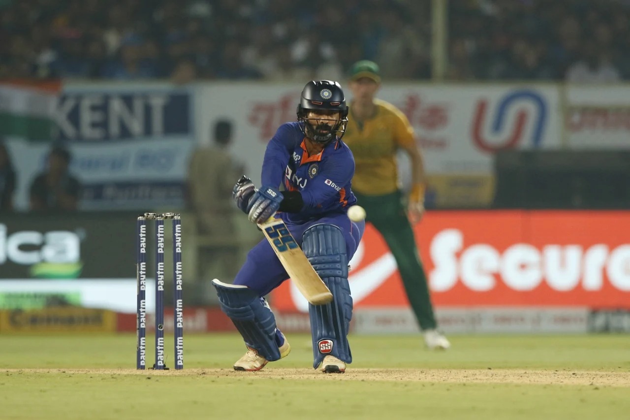 IND vs SA: Comeback man Dinesh Karthik wants to FINISH matches for India, says,  'Grateful to play again' - Watch Video