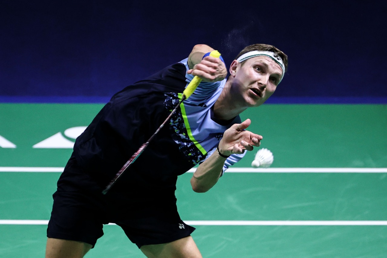 Indonesia Open Badminton LIVE: Axelsen powers into Indonesia Open final with win over Malaysia's Lee