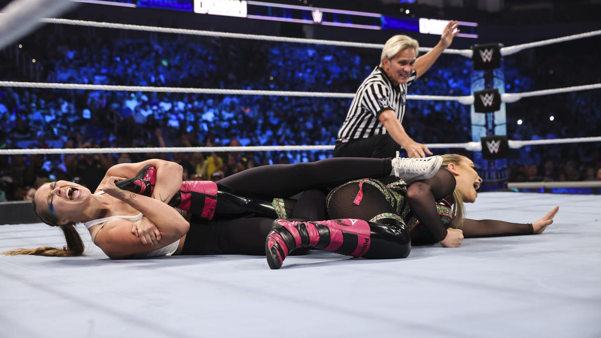 Ronda Rousey defeats Natalya 