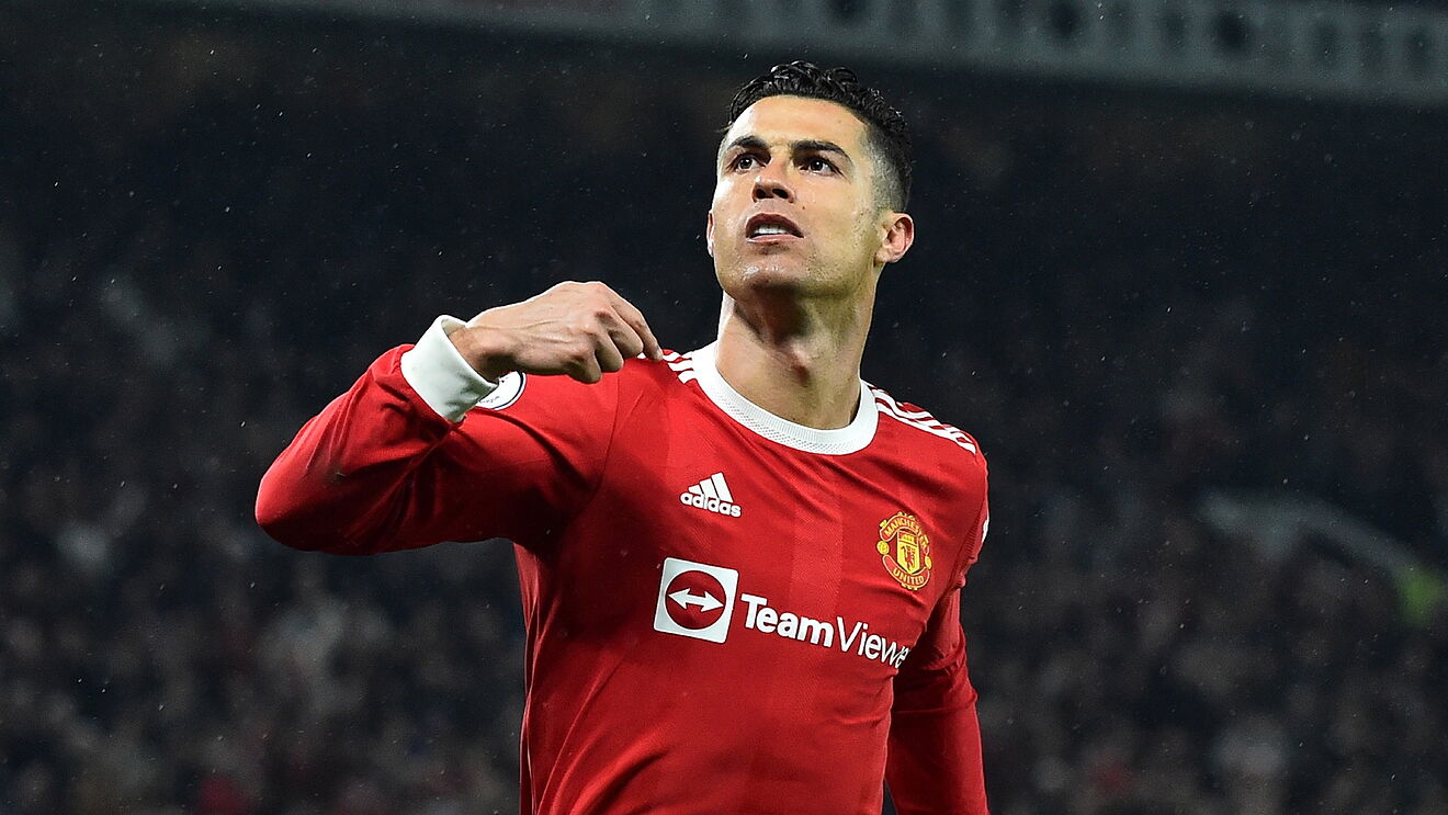 Cristiano Ronaldo transfer news: Ronaldo 'took a SIX-FIGURE bonus payment' days before handing in a transfer request to Man United, REPORTS