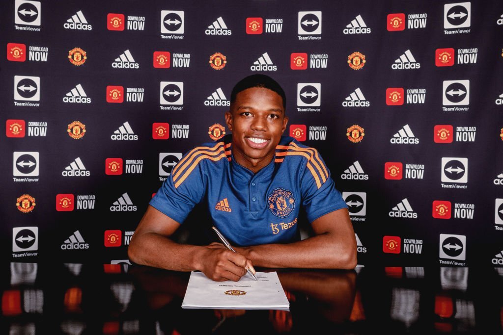 Manchester United: Tyrell Malacia SIGNS for Man United, becomes first signing of Erik ten Hag era until 2026 - Check out PICTURES
