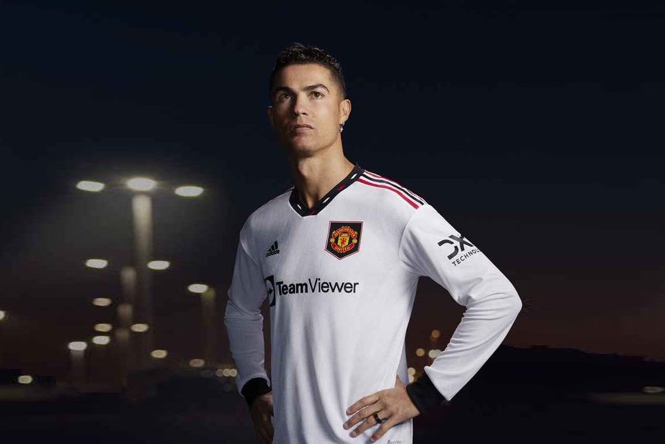 Cristiano Ronaldo transfer updates LIVE: Ronaldo to join United's Pre ...