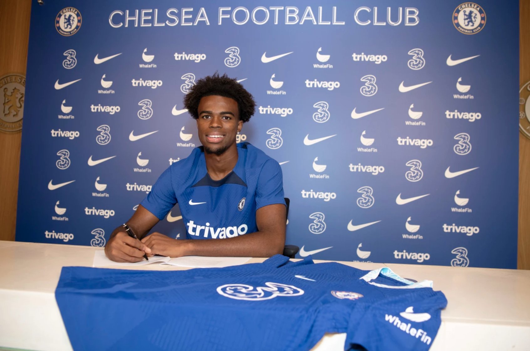 Premier Lig transferleri 2022-23: Chelsea, Aston Villa'dan 2028'e kadar yüksek puanlı Carney Chukwuemeka'nın yaklaşık 20 milyon sterlinlik bir ücret karşılığında imzalandığını onayladı, DETAYLARI Kontrol Et