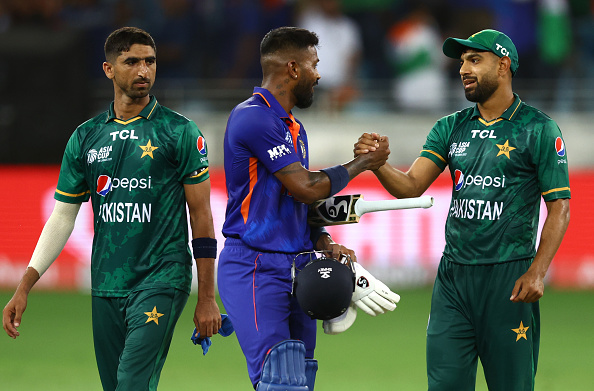IND vs PAK Asian Cup: Watch an Afghan fan kiss the TV after Hardik Pandya picks up six wins to help India beat Pakistan: Follow live updates from the Asian Cup 2022 