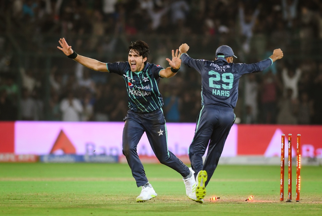 PAK vs ENG LIVE Series tied in Karachi, Pakistan arrive in Lahore for second leg of England Series