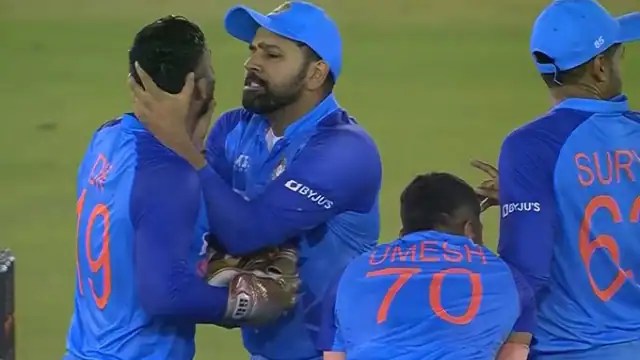Rohit Sharma loses his temper against Dinesh Karthik in 1st 1