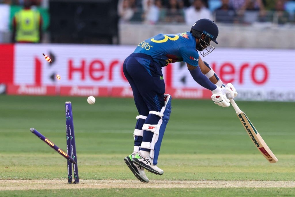 SL vs PAK LIVE: Kusla Mendis joins KL Rahul and Mohammed Nabi to face Naseem Shah WRATH, Pakistan pacer CASTLES SL opener with a PEACH - Watch video