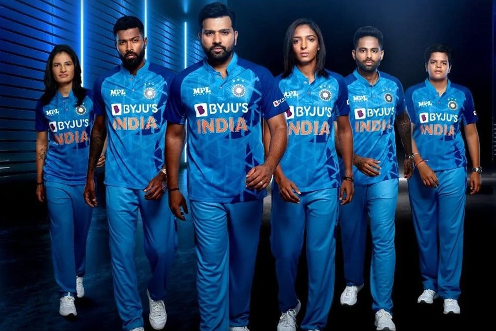 schuur Markeer opgraven India T20 WC Jersey: Beautiful TEAM India's NEW JERSEY launched for ICC T20  WC, light SKY-BLUE shade is BACK: Follow LIVE