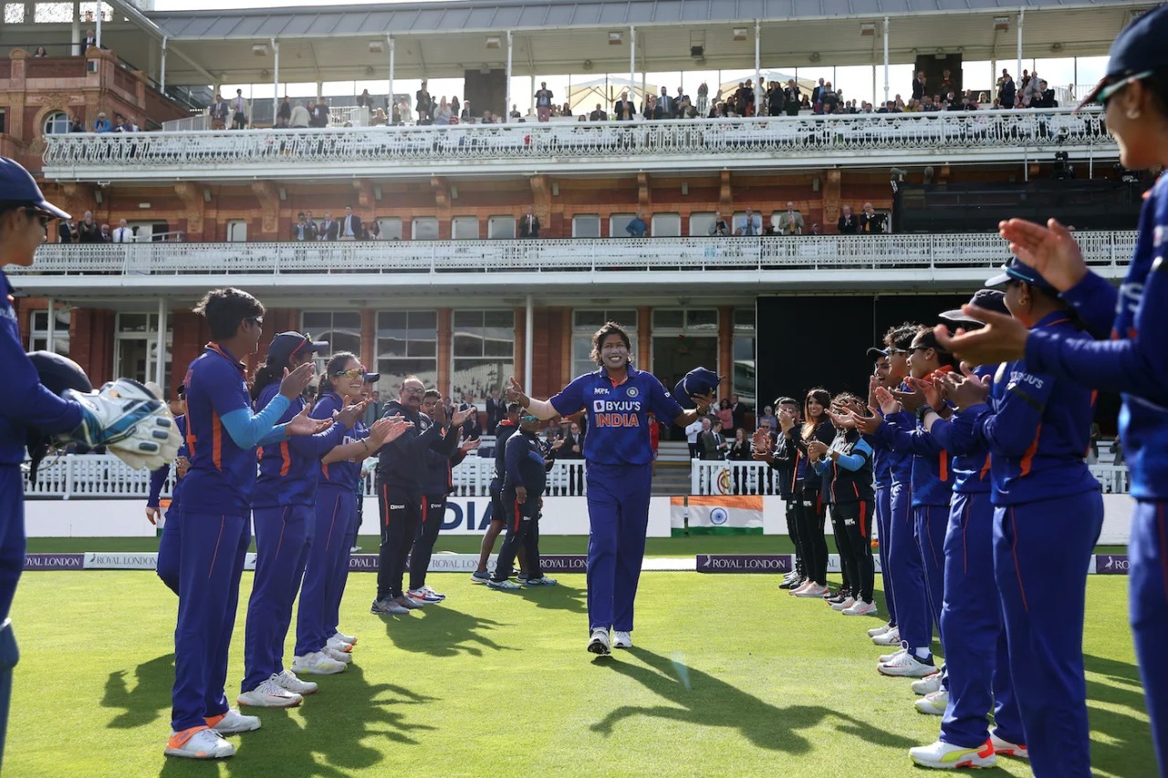 Jhulan Goswami RETIREMENT: Indian pace legend gets GUARD of HONOUR from England players at Lord's - Watch Video