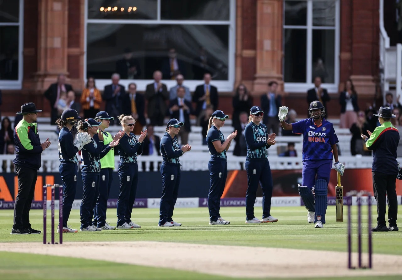 Jhulan Goswami RETIREMENT: Indian pace legend gets GUARD of HONOUR from England players at Lord's, Harmanpreet Kaur gives emotional farewell, Watch Video