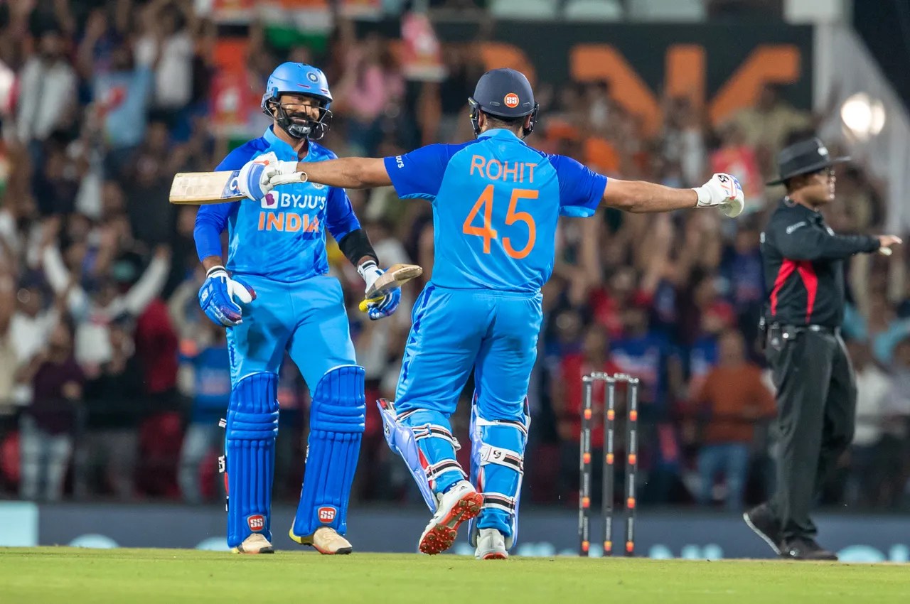 Most T20I Sixes: Rohit Sharma takes Aussie bowlers to CLEANERS, eclipses Martin Guptill record for most T20I sixes - IND vs AUS LIVE, India vs Australia LIVE, Most T20 Sixes