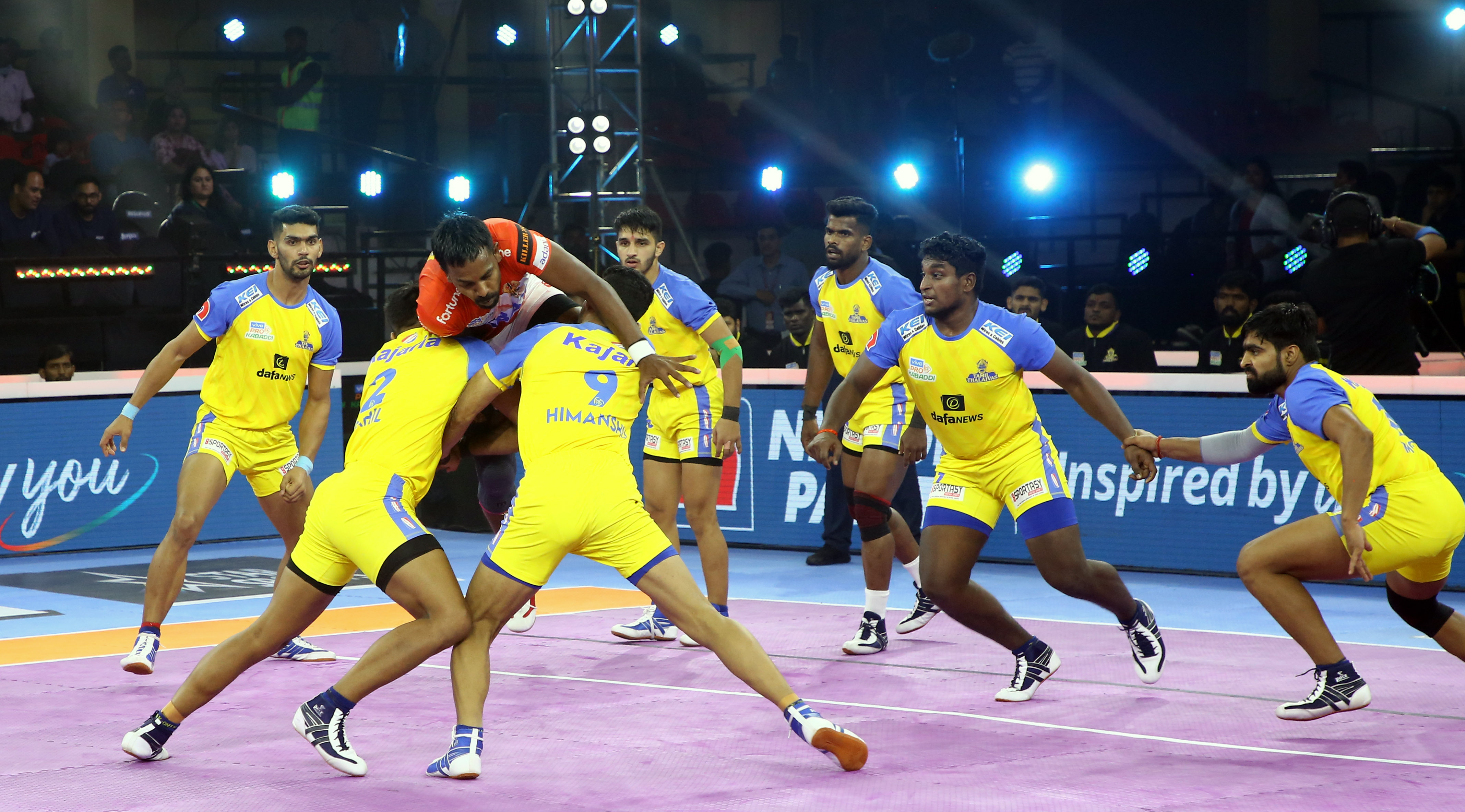 PKL 2022 LIVE: UP Yoddhas look to continue winning momentum as they face Gujarat Giants on Day 12 , Upbeat Tamil Thalaivas take on Bengaluru Bulls in Southern Derby in Pro Kabaddi League 9 - Follow LIVE updates