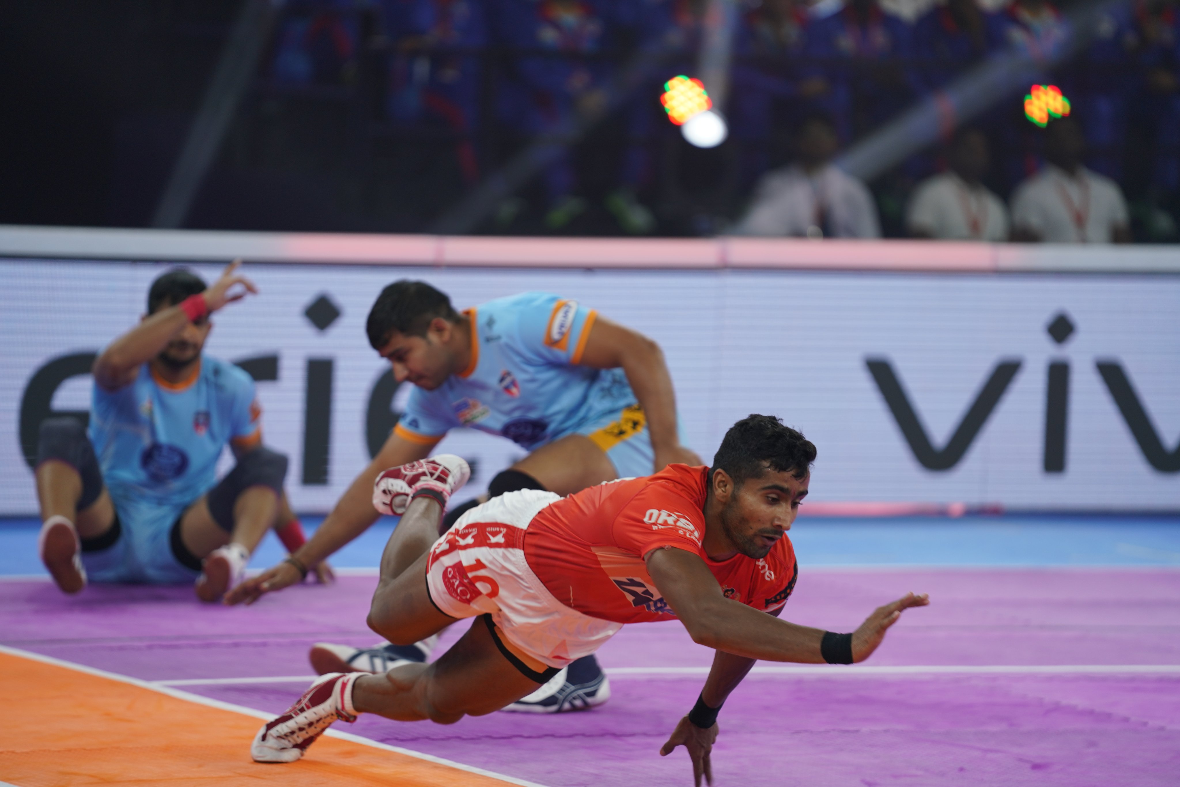PKL 2022 LIVE: High-flying Jaipur Pink Panthers, Bengaluru Bulls, Gujarat Giants look to continue momentum on Day 14, Telugu Titans aiming to bounce back after successive losses in Pro Kabaddi League 9 - Follow LIVE updates