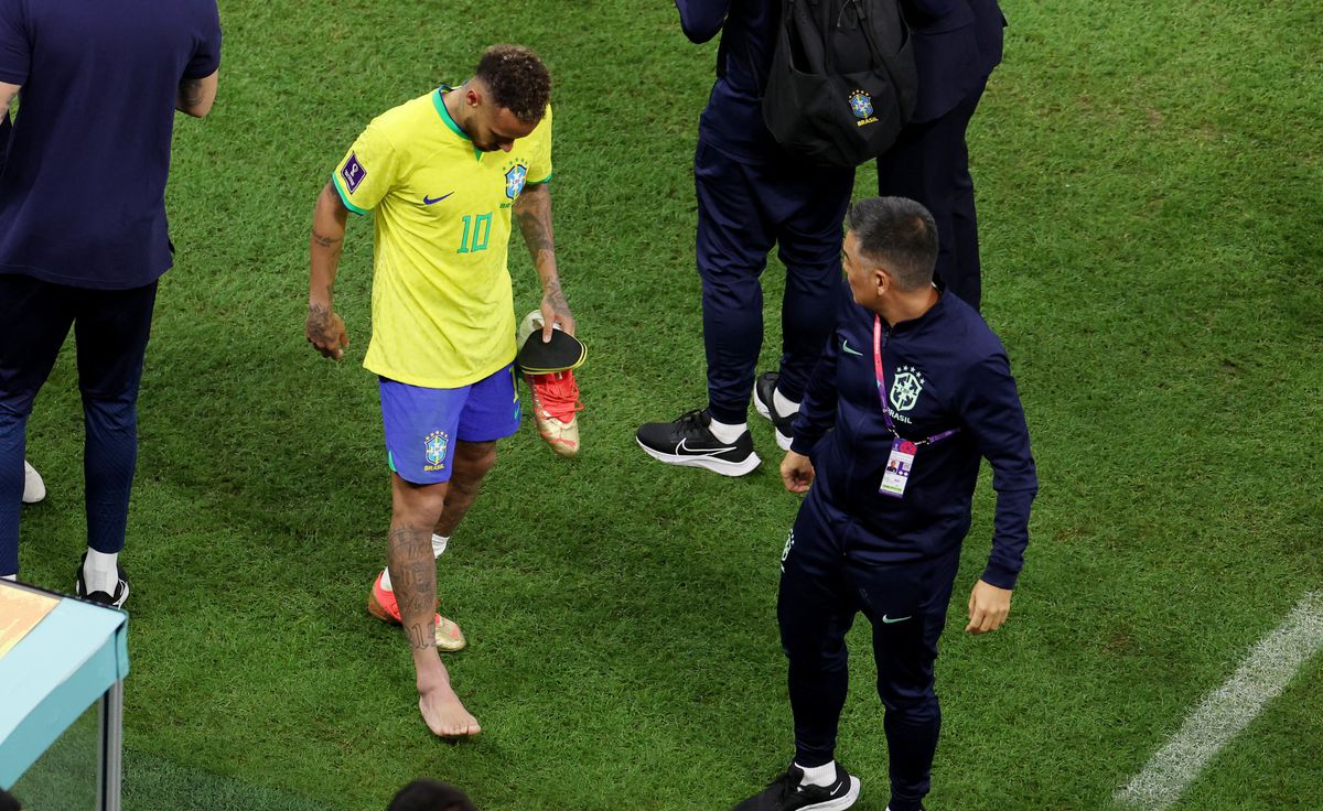 Neymar Injury Update: Brazil expect Neymar to carry on in World Cup despite ankle injury - Follow FIFA World Cup LIVE