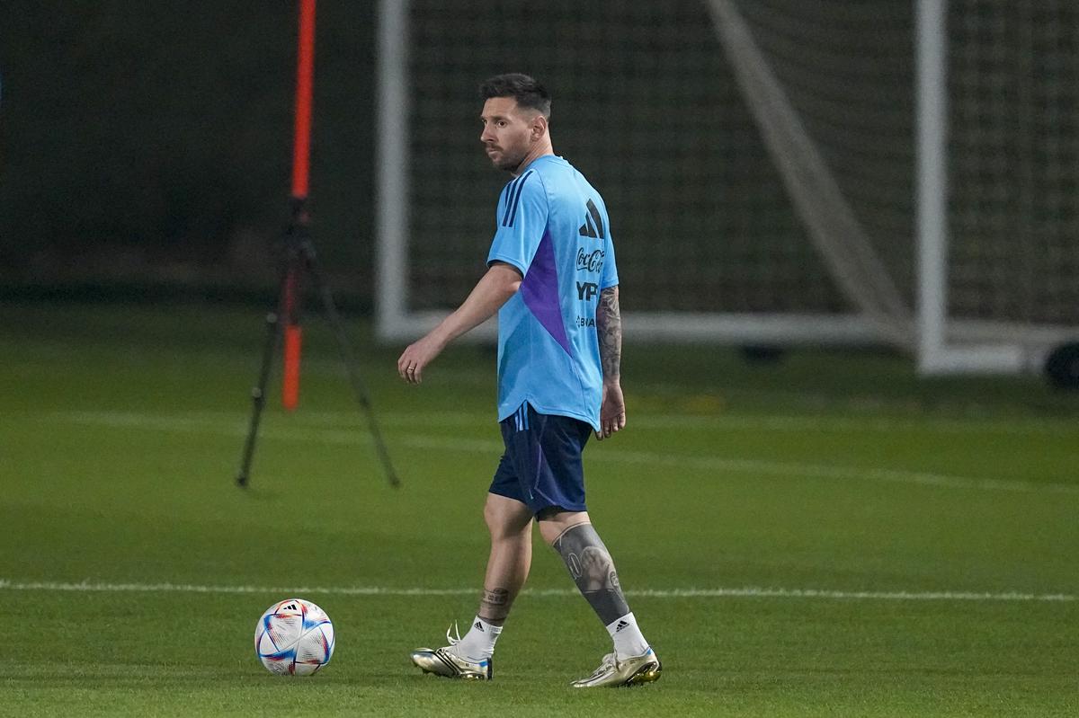 Is Lionel Messi Injured? Lionel Messi does light training away from Argentina team, suffering from CALF Injury: Follow FIFA World CUP 2022 LIVE 