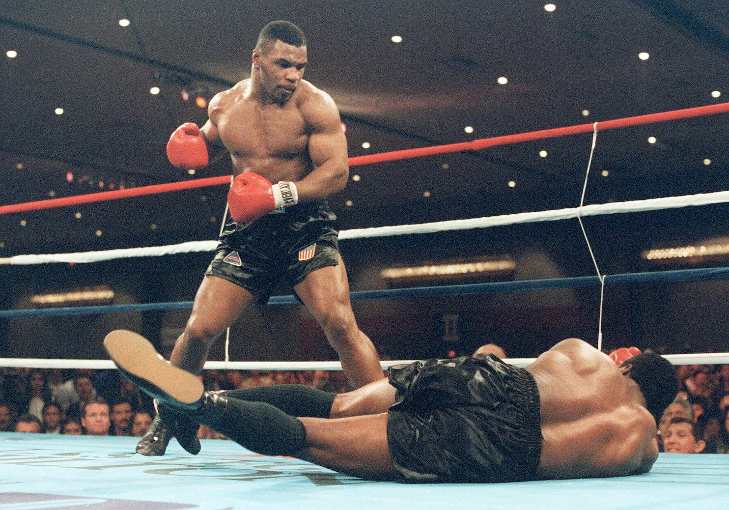 Mike Tyson vs Trevor Berbick: On This Day Mike Tyson became the youngest boxing heavyweight word champion 